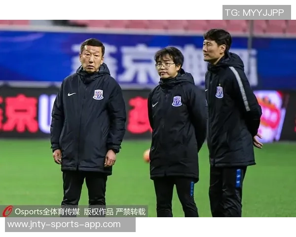 康熙足球队形中最具代表性的球星是谁与他们的精彩表现分析